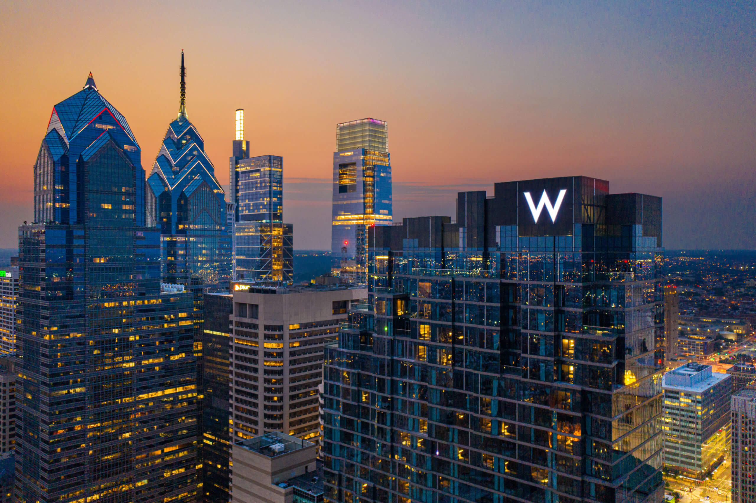 Philadelphia skyline at dusk, skyscrapers tower over the city