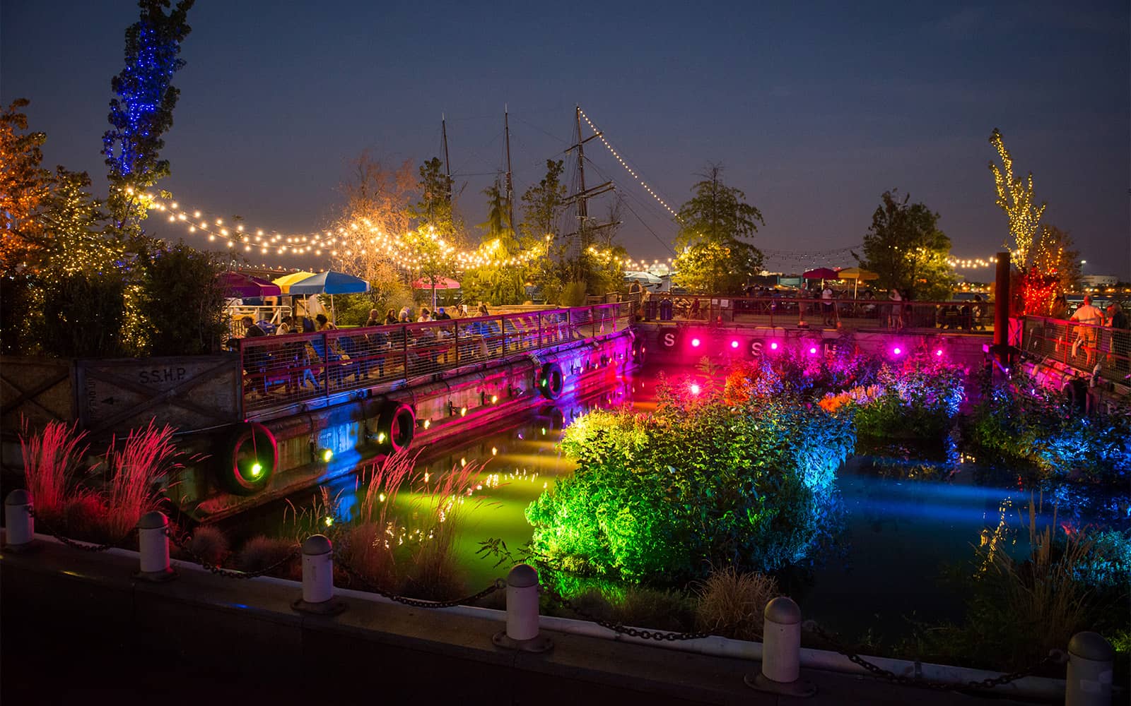 A Philadelphia restaurant at night.