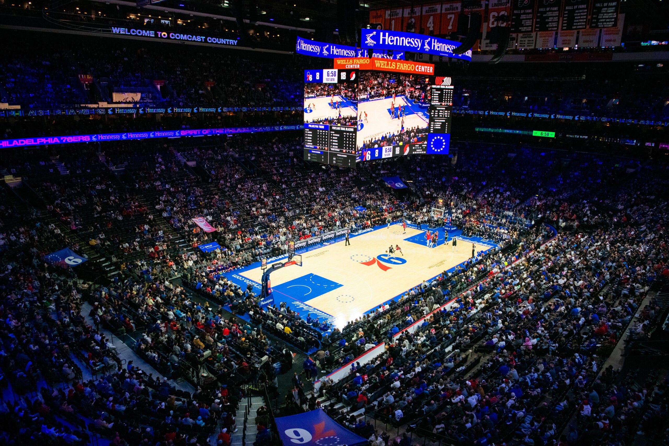 An overhead shot of the Wells Fargo Center during a Philadelphiab76ers game.